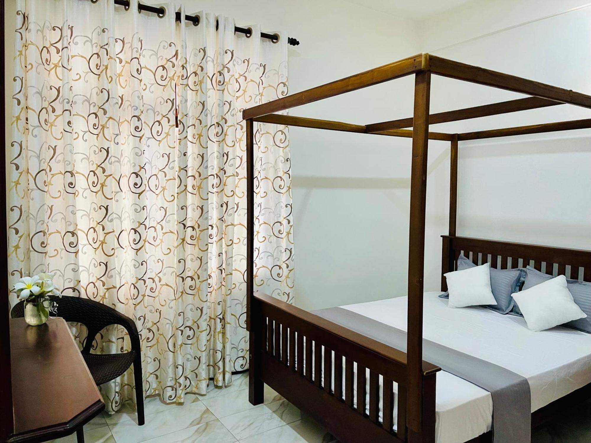 Sand & Surf Guest House Negombo Ngoại thất bức ảnh