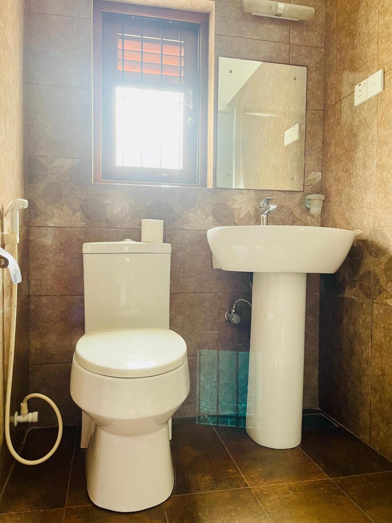 Sand & Surf Guest House Negombo Ngoại thất bức ảnh