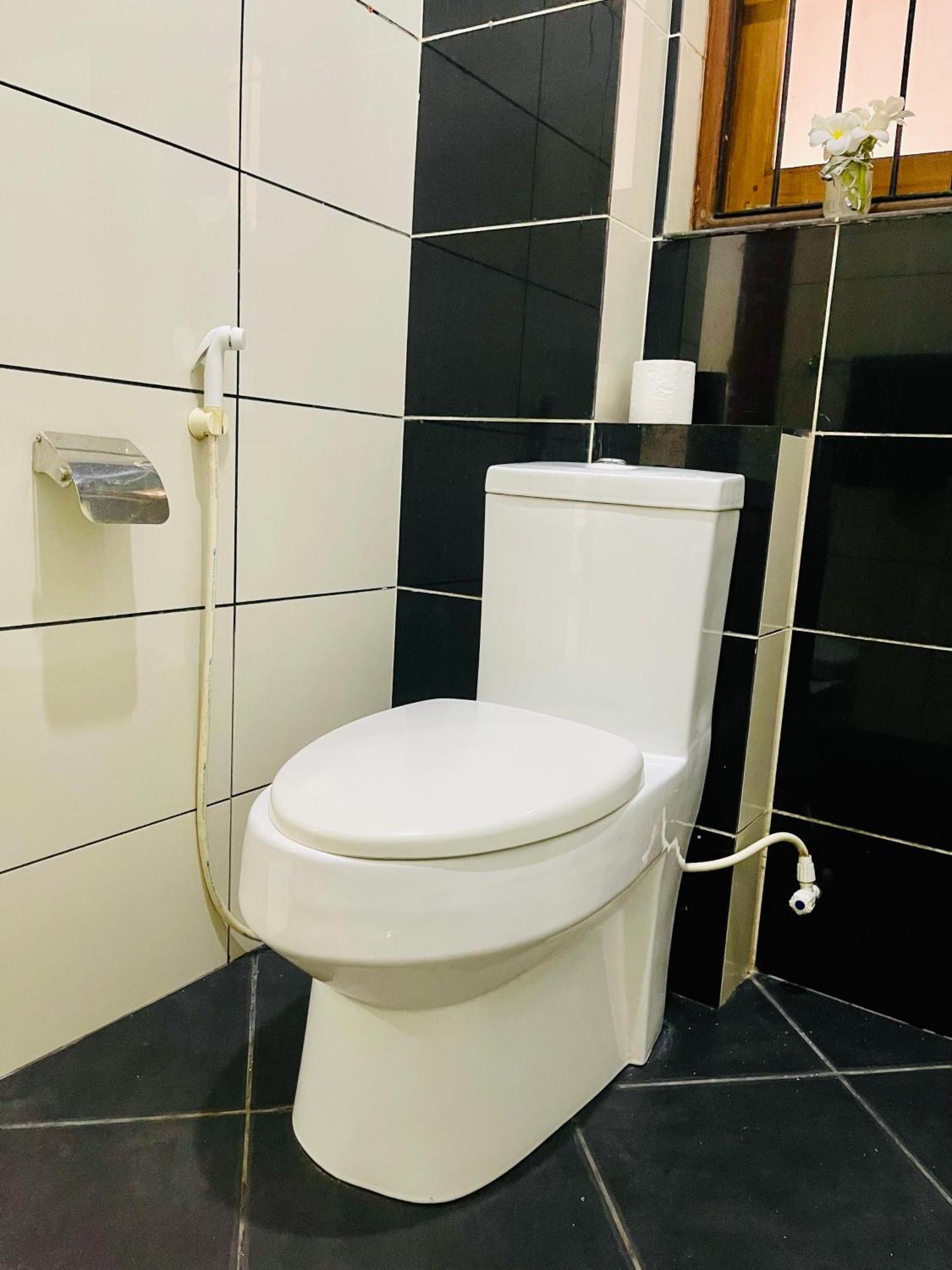 Sand & Surf Guest House Negombo Ngoại thất bức ảnh