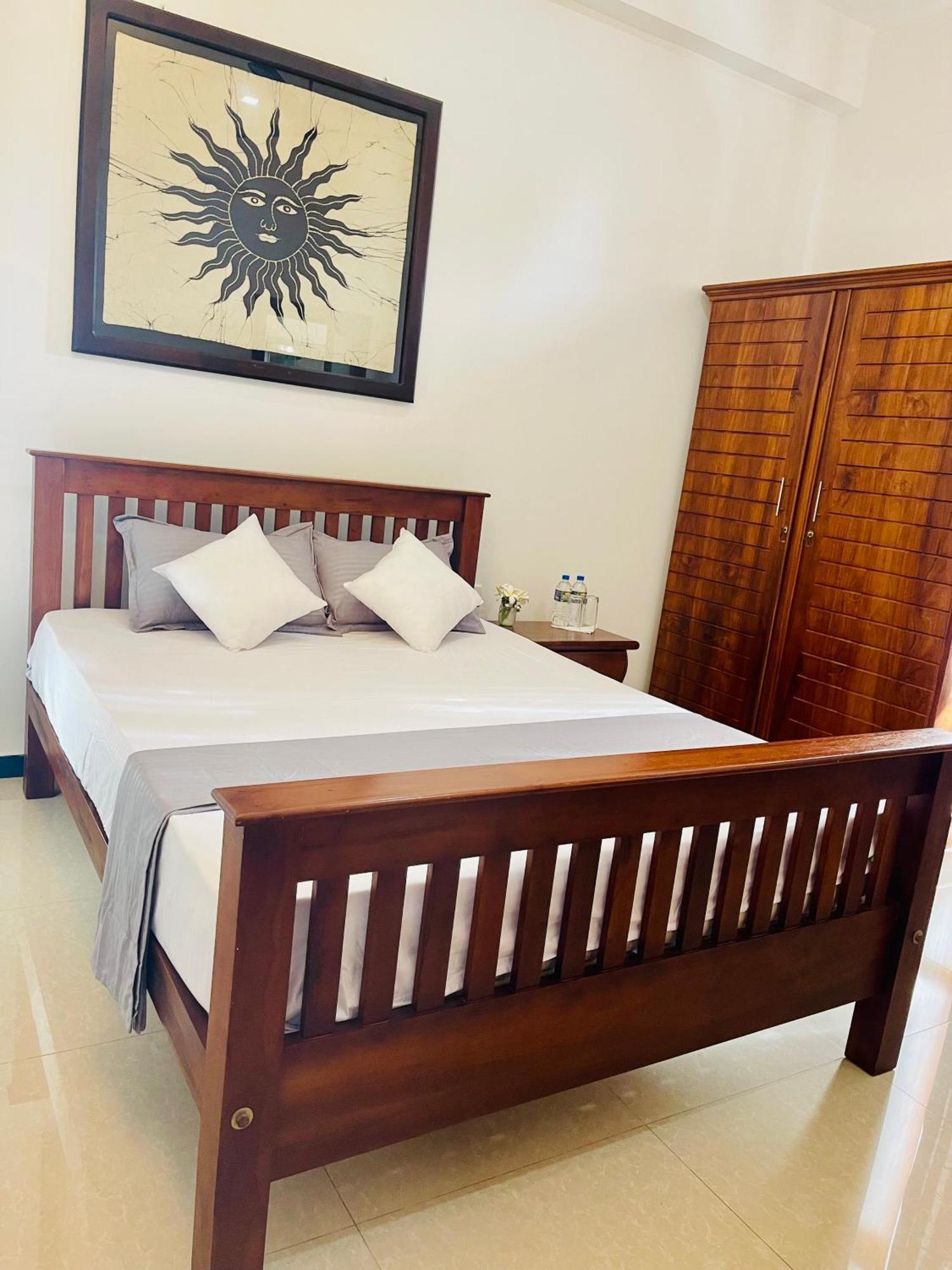 Sand & Surf Guest House Negombo Ngoại thất bức ảnh