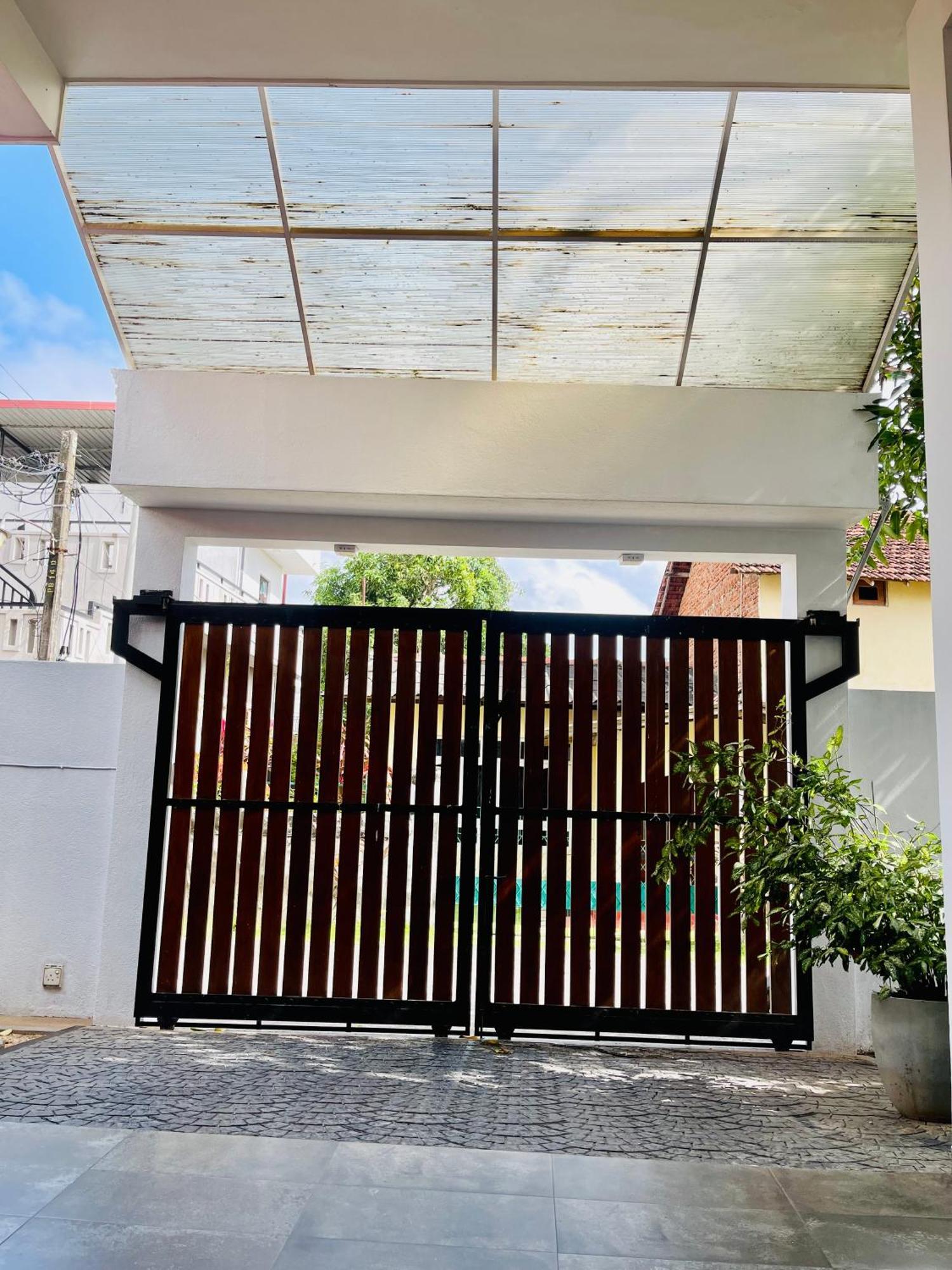 Sand & Surf Guest House Negombo Ngoại thất bức ảnh