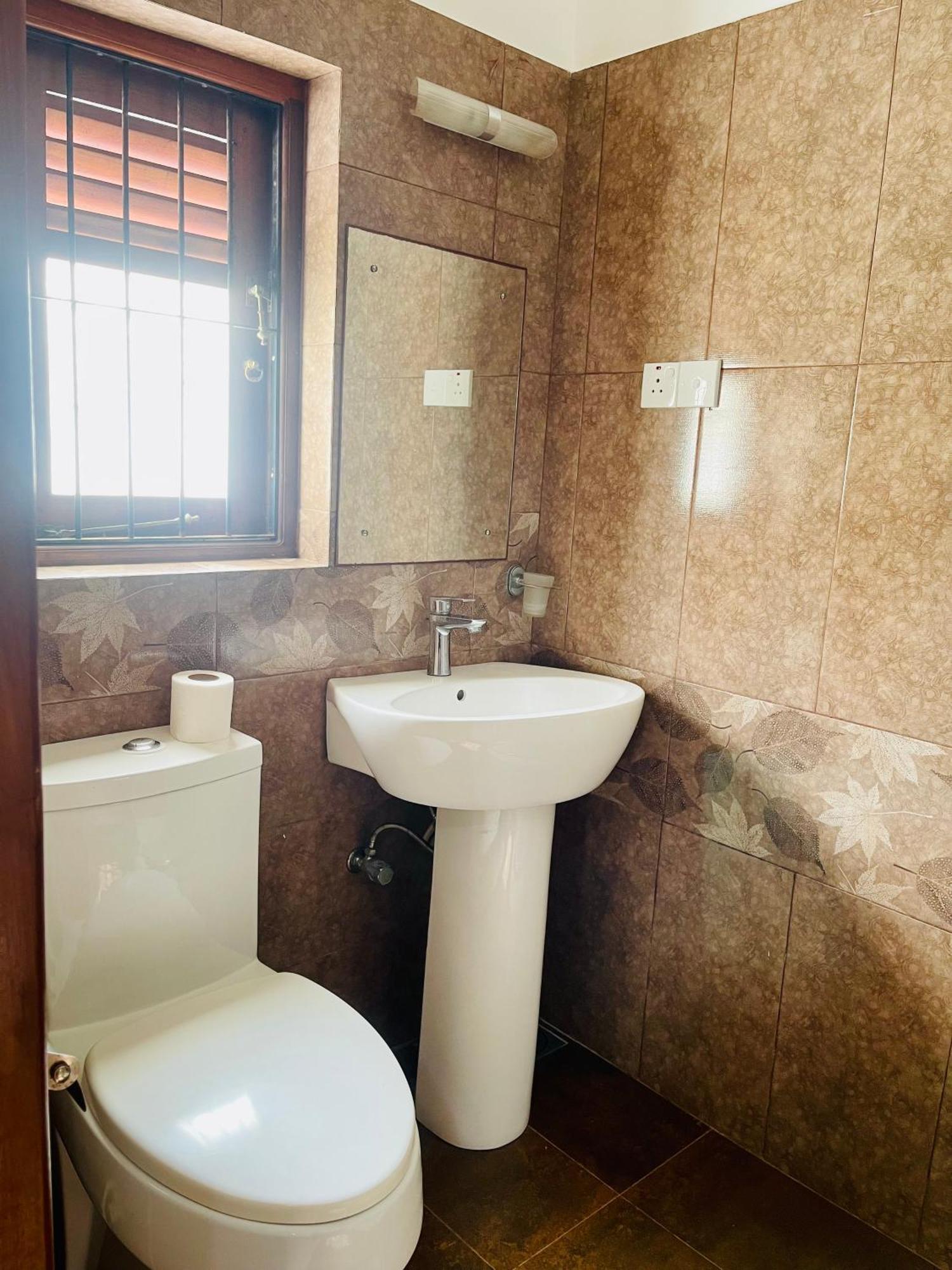 Sand & Surf Guest House Negombo Ngoại thất bức ảnh