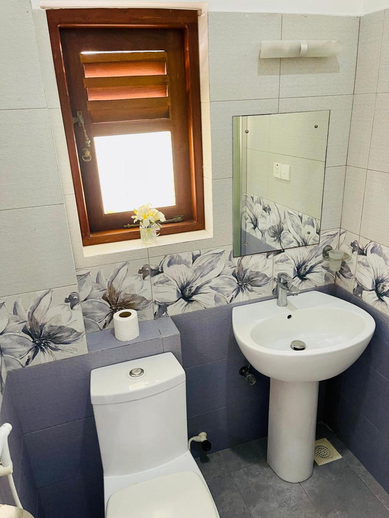 Sand & Surf Guest House Negombo Ngoại thất bức ảnh