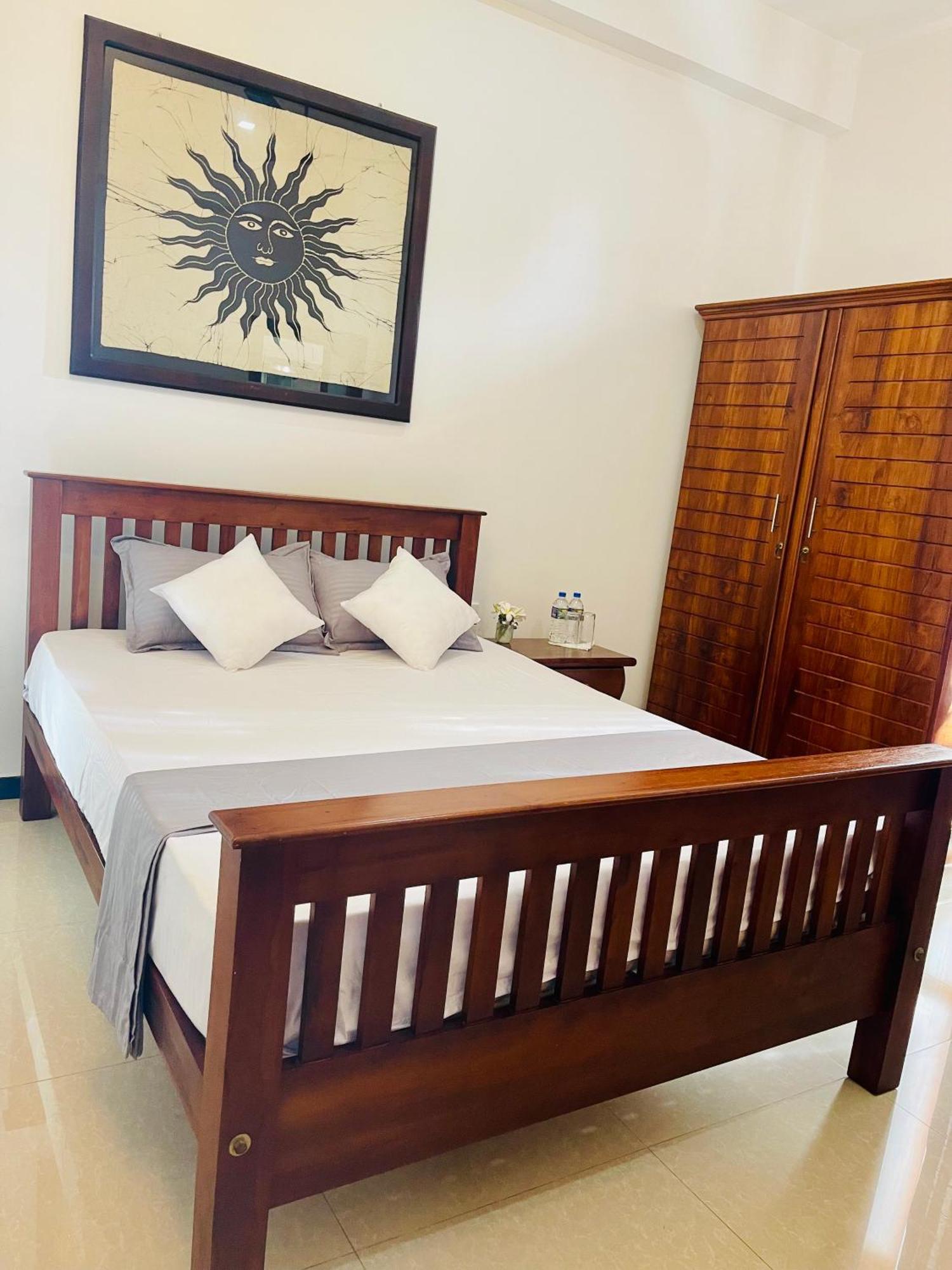 Sand & Surf Guest House Negombo Ngoại thất bức ảnh