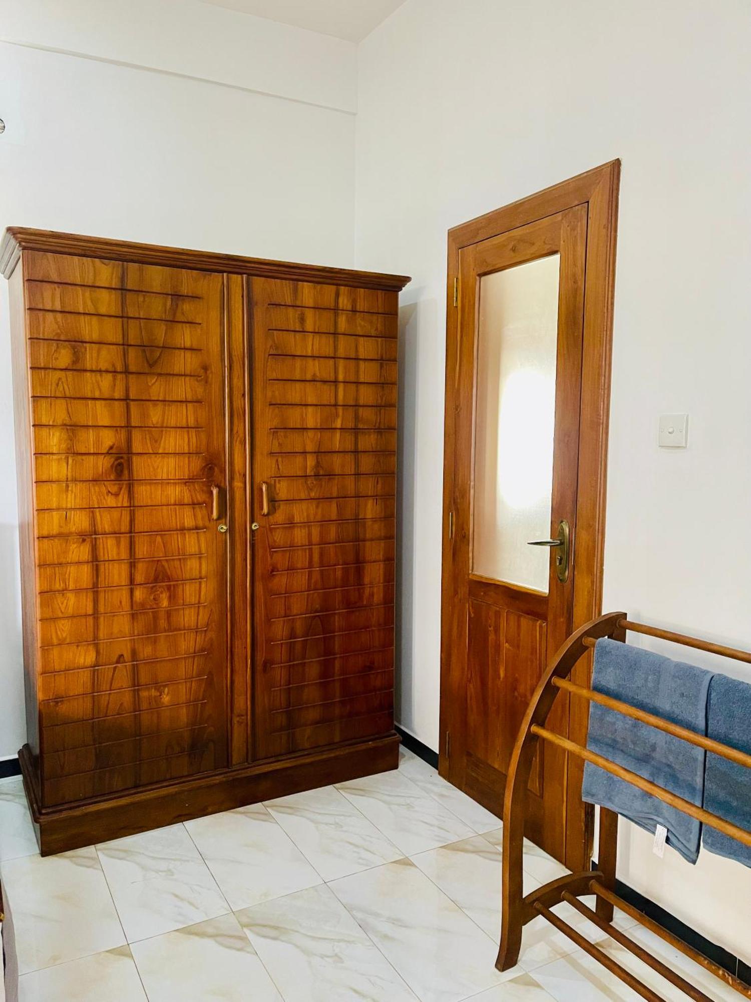 Sand & Surf Guest House Negombo Ngoại thất bức ảnh