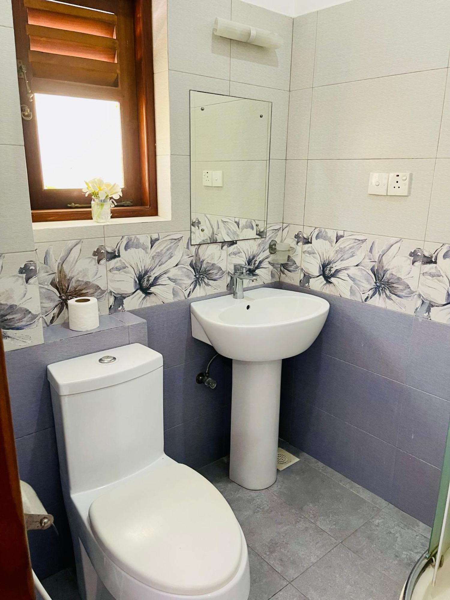 Sand & Surf Guest House Negombo Ngoại thất bức ảnh
