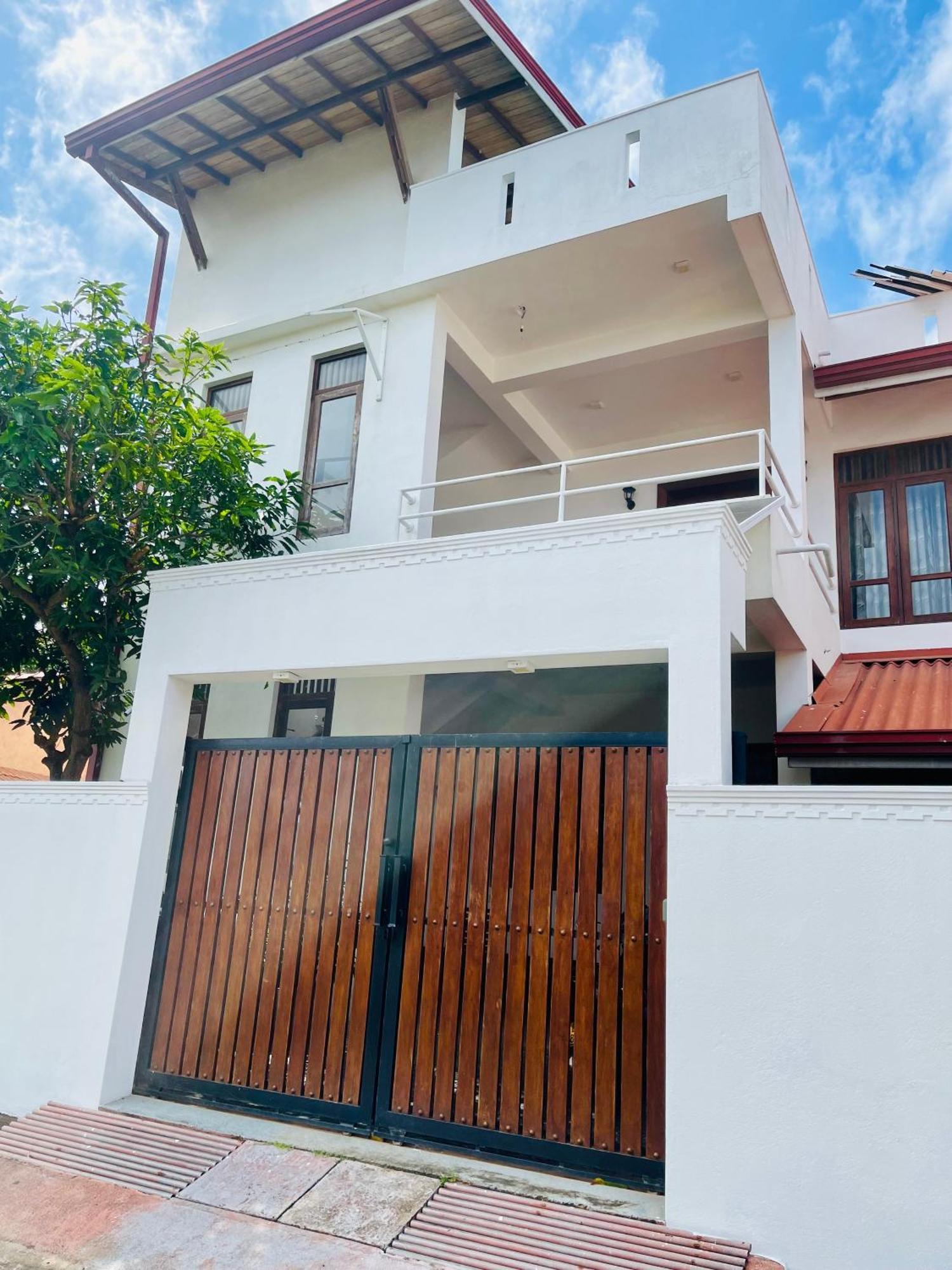 Sand & Surf Guest House Negombo Ngoại thất bức ảnh