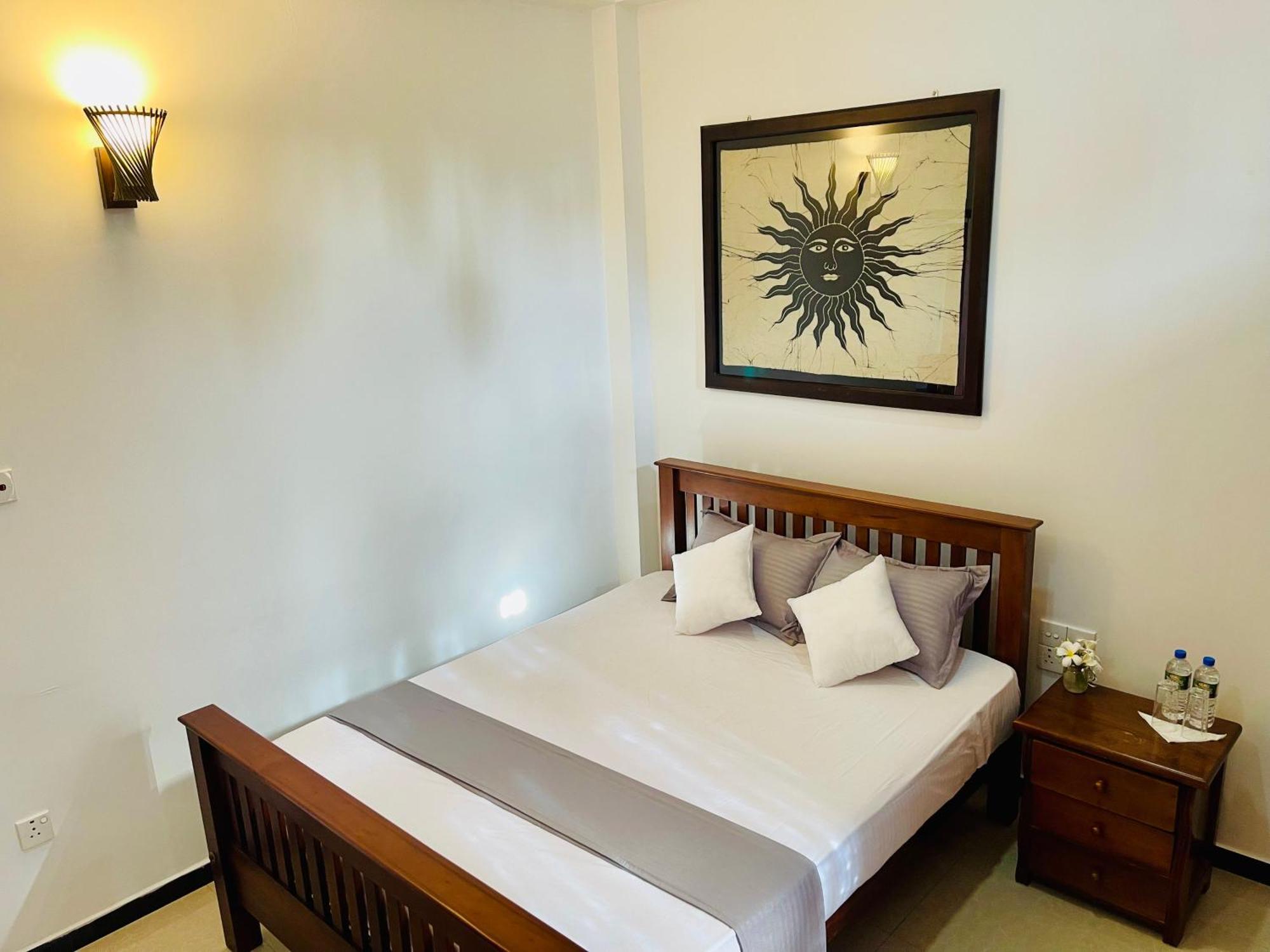 Sand & Surf Guest House Negombo Ngoại thất bức ảnh