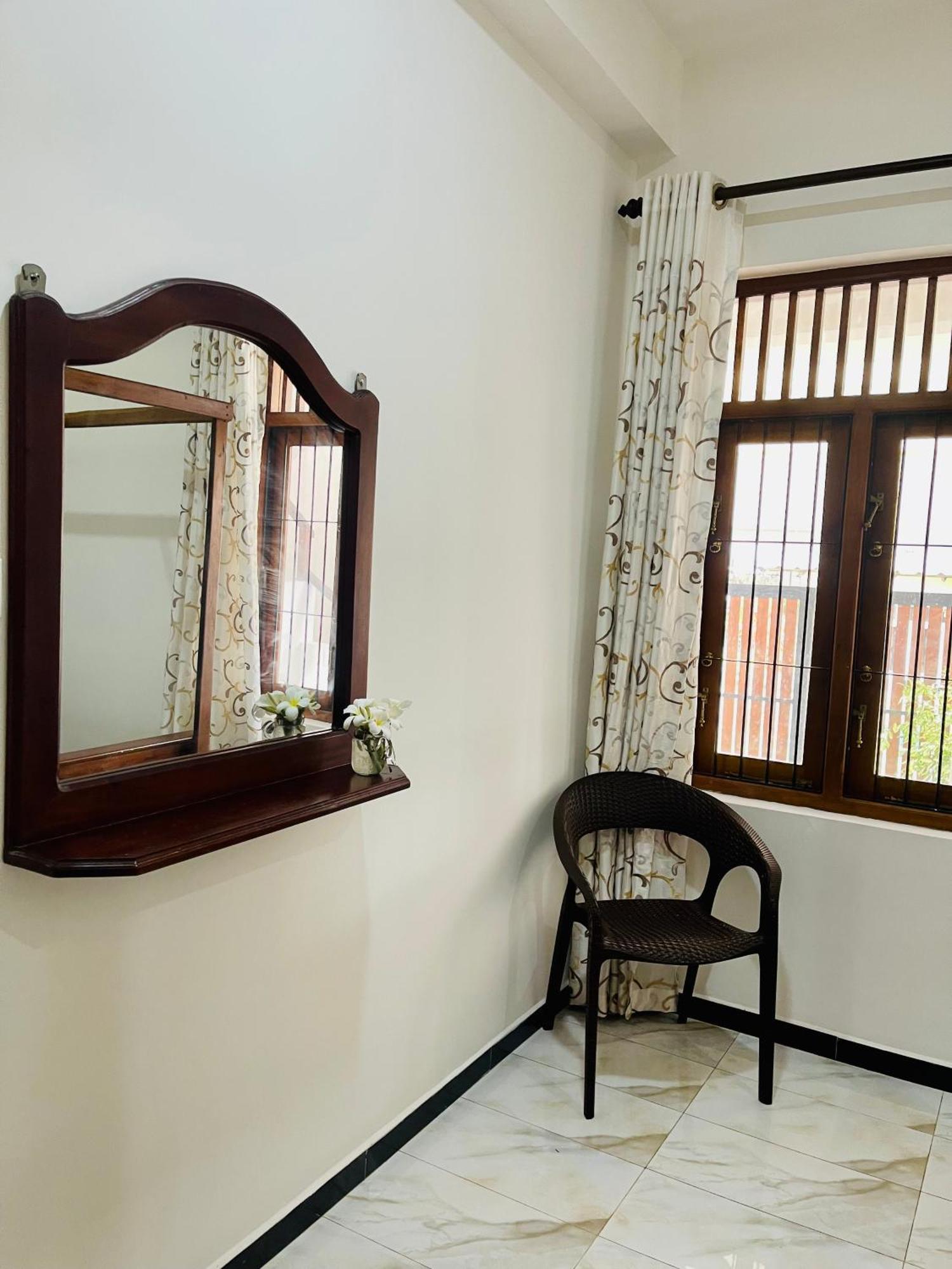 Sand & Surf Guest House Negombo Ngoại thất bức ảnh