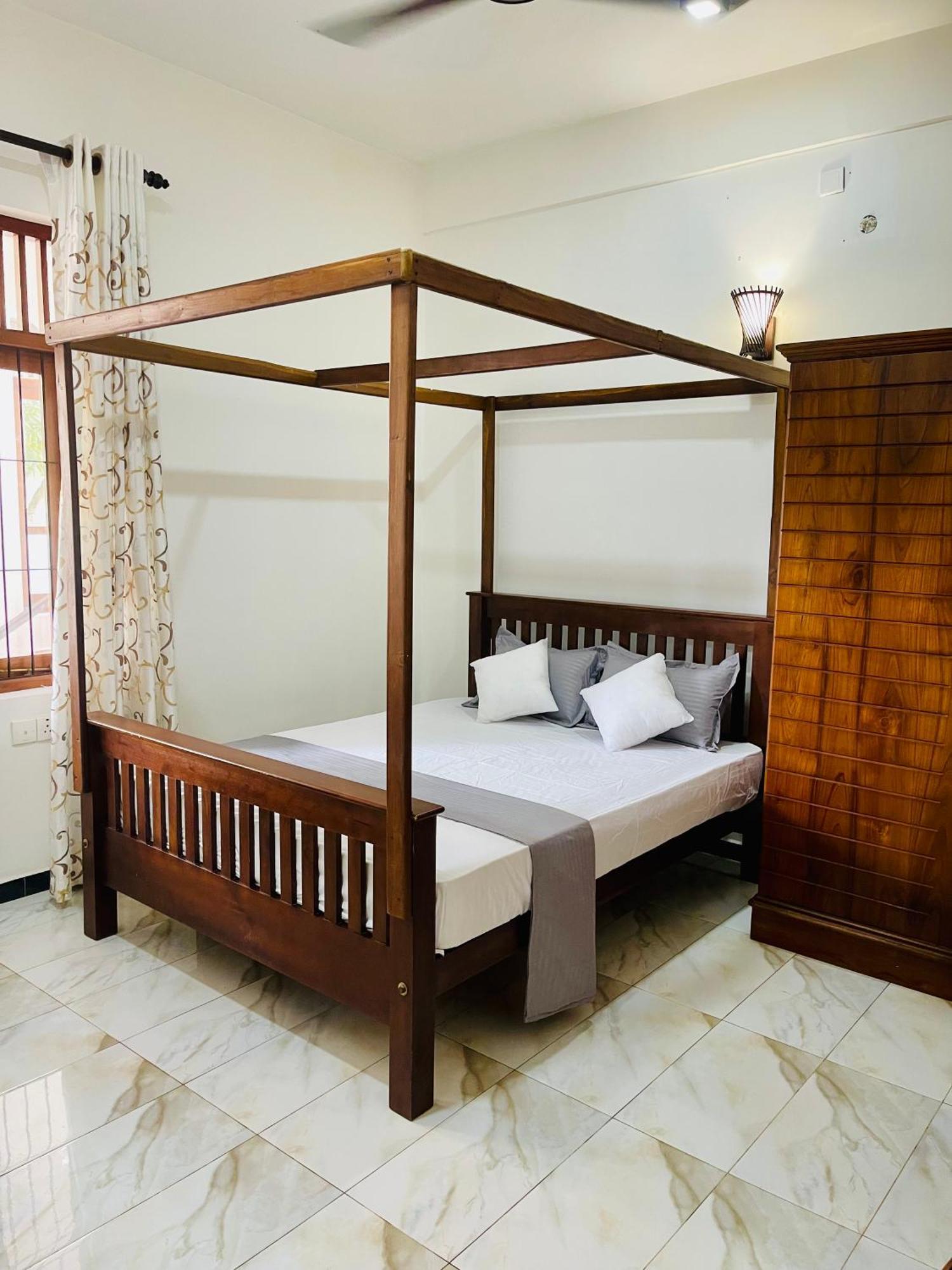 Sand & Surf Guest House Negombo Ngoại thất bức ảnh