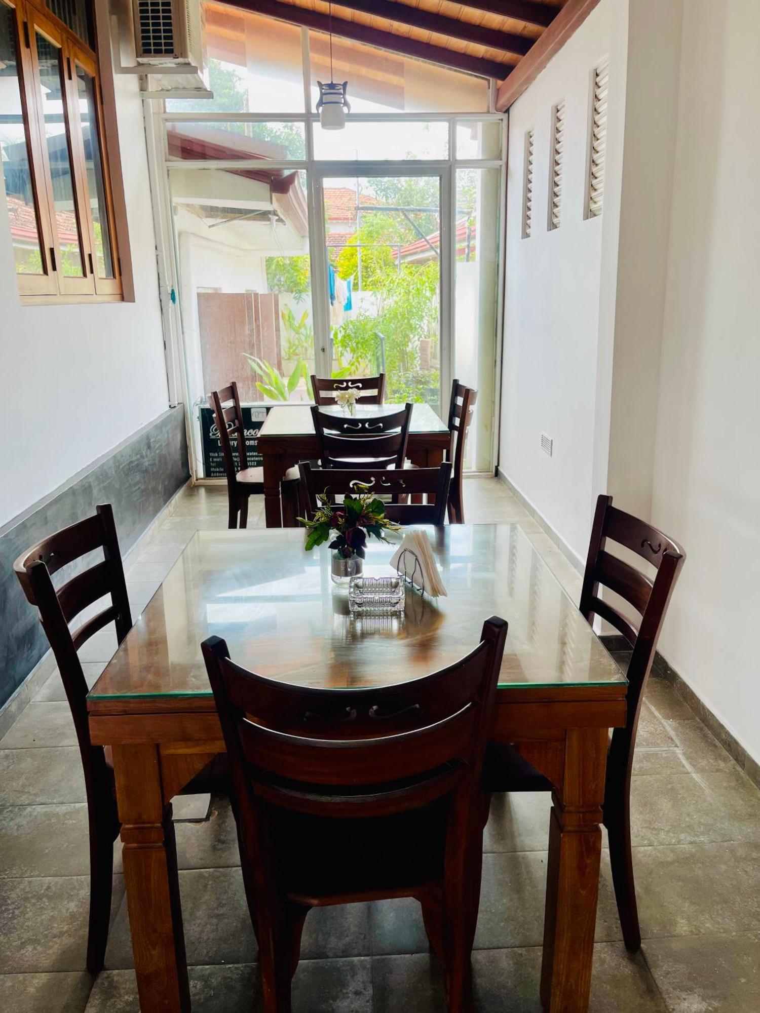 Sand & Surf Guest House Negombo Ngoại thất bức ảnh